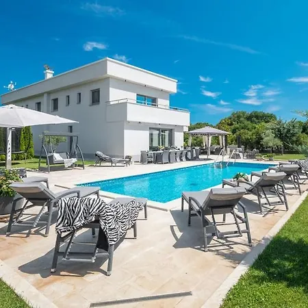 Luxury With Private Pool For 14 People * Antibes